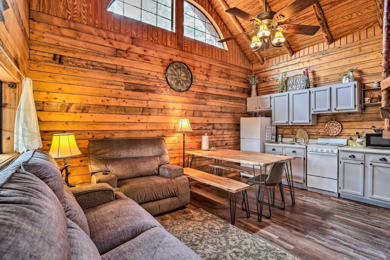 Broken Bow Log Cabin With Fire Pit, Pond, And Deck! Екстер'єр фото