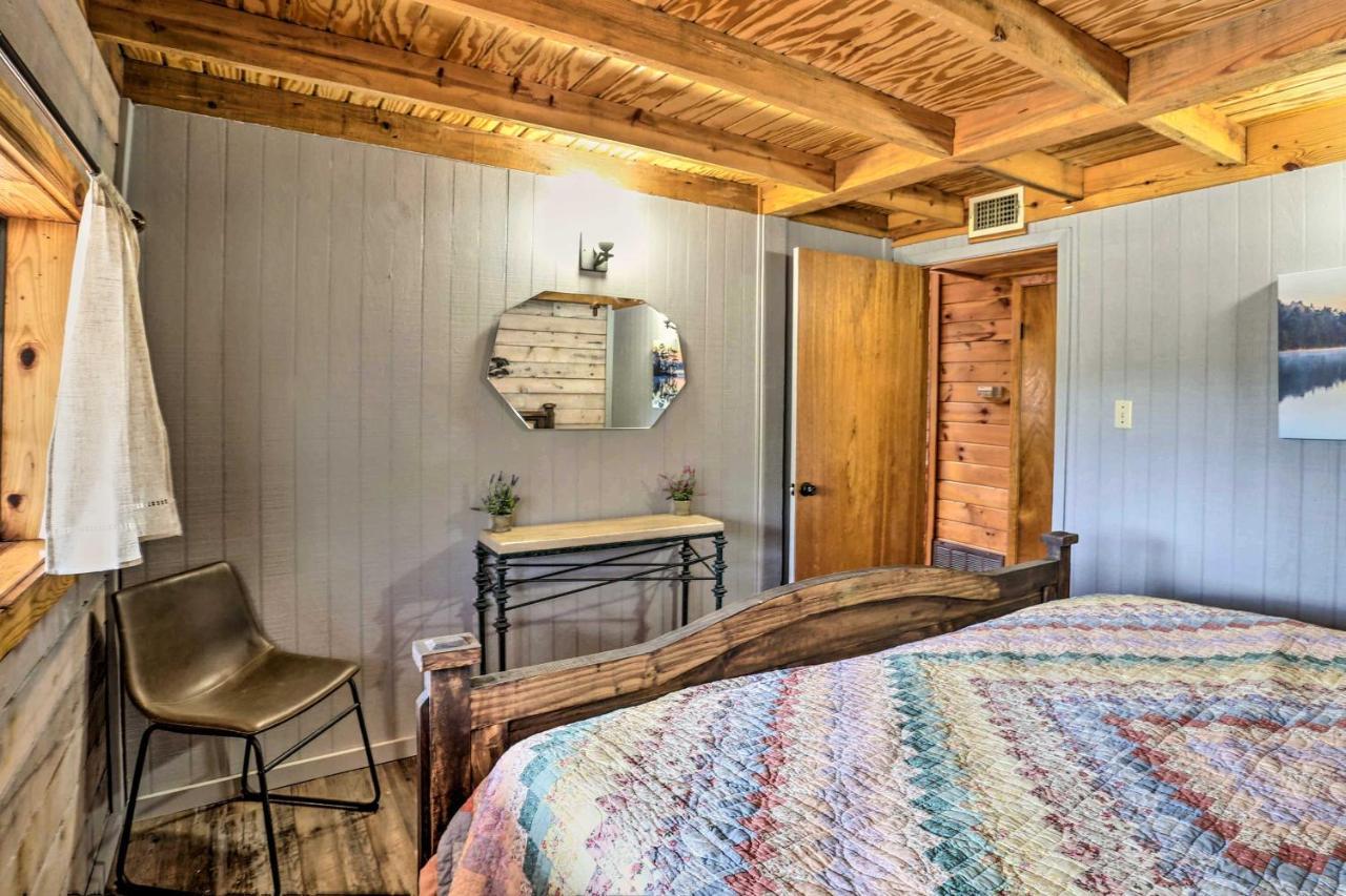 Broken Bow Log Cabin With Fire Pit, Pond, And Deck! Екстер'єр фото